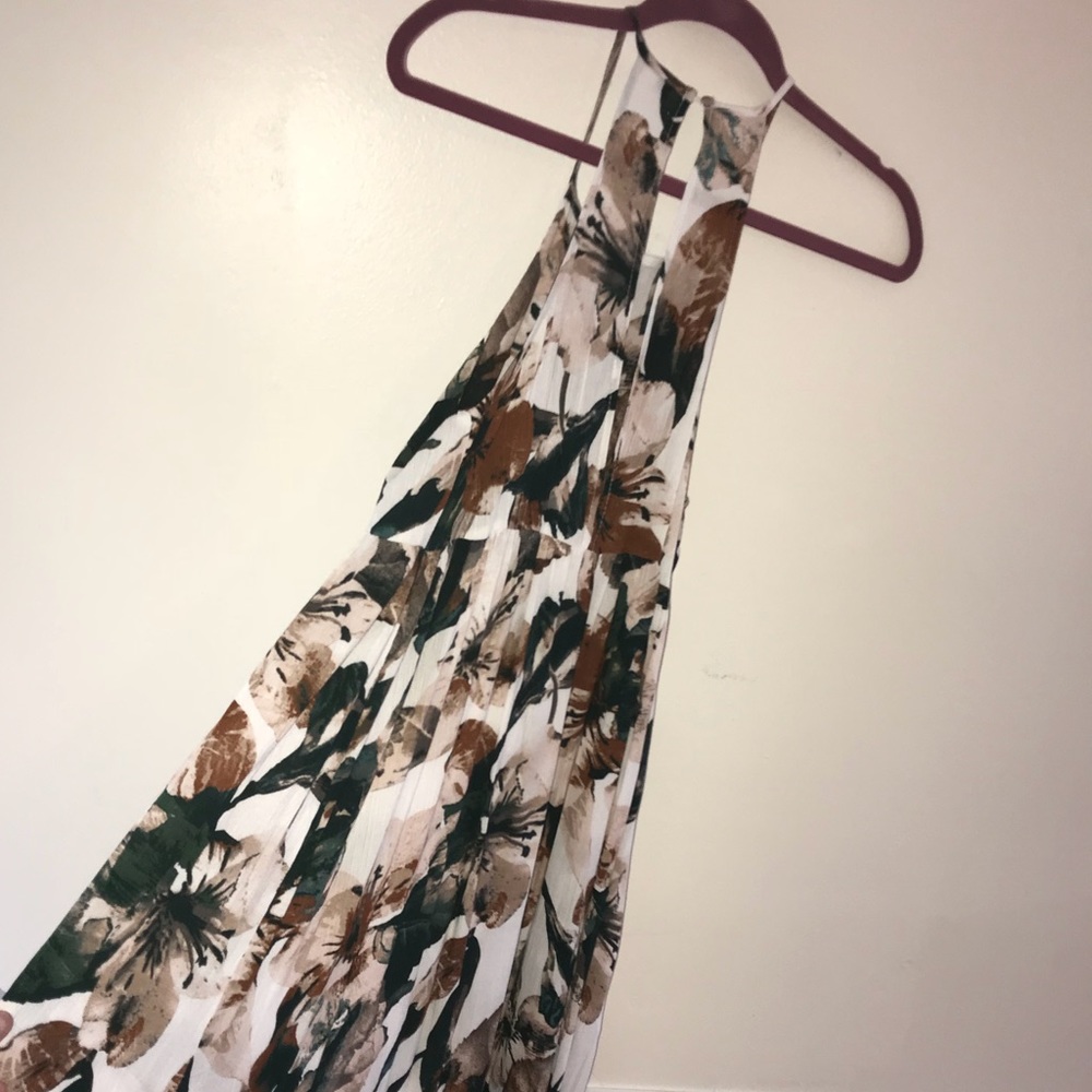 🆕🍂 Beautiful Tropical Halter Maxi - Picture 6 of 7